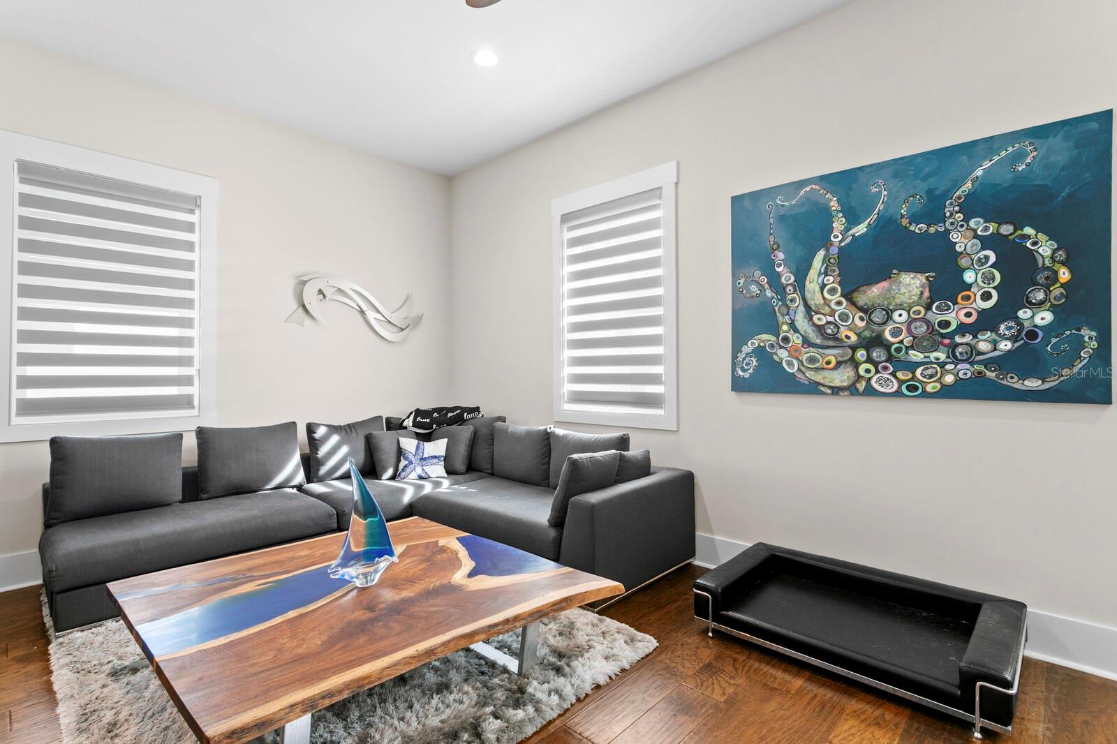 MIRA VISTA TWNHMS - Residential