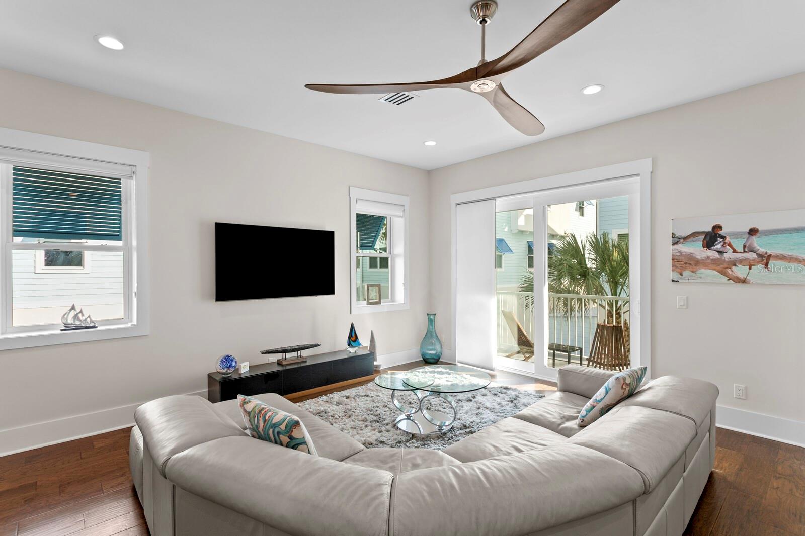 MIRA VISTA TWNHMS - Residential