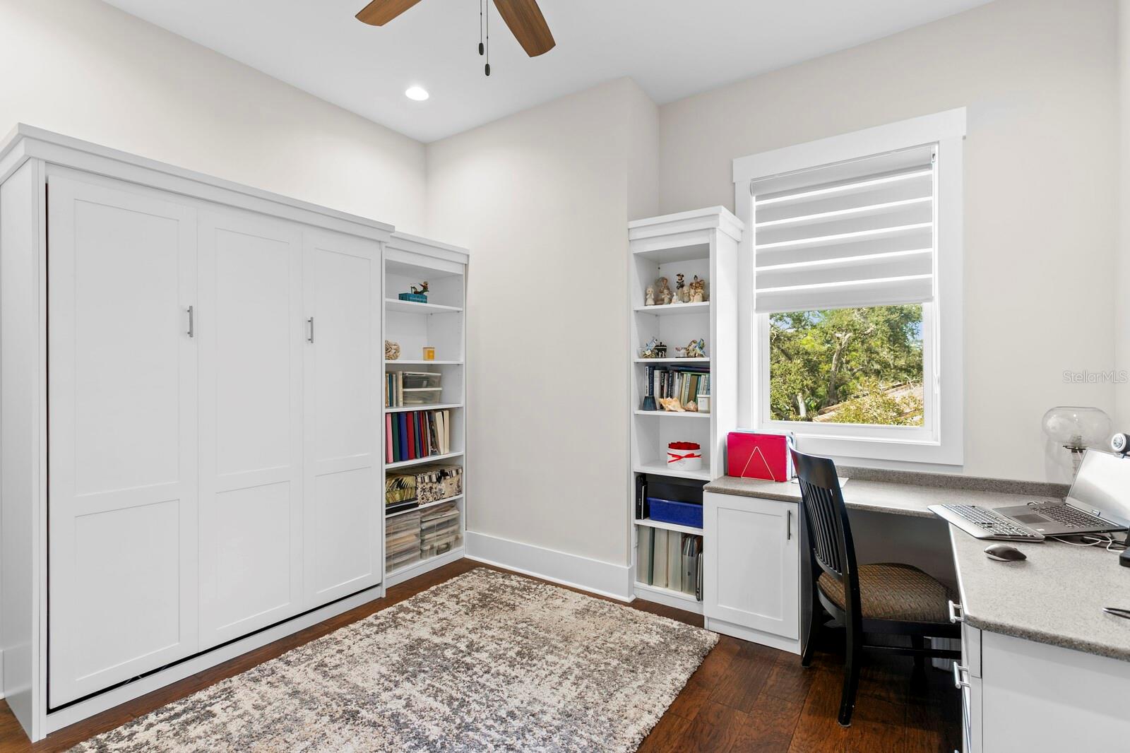 MIRA VISTA TWNHMS - Residential