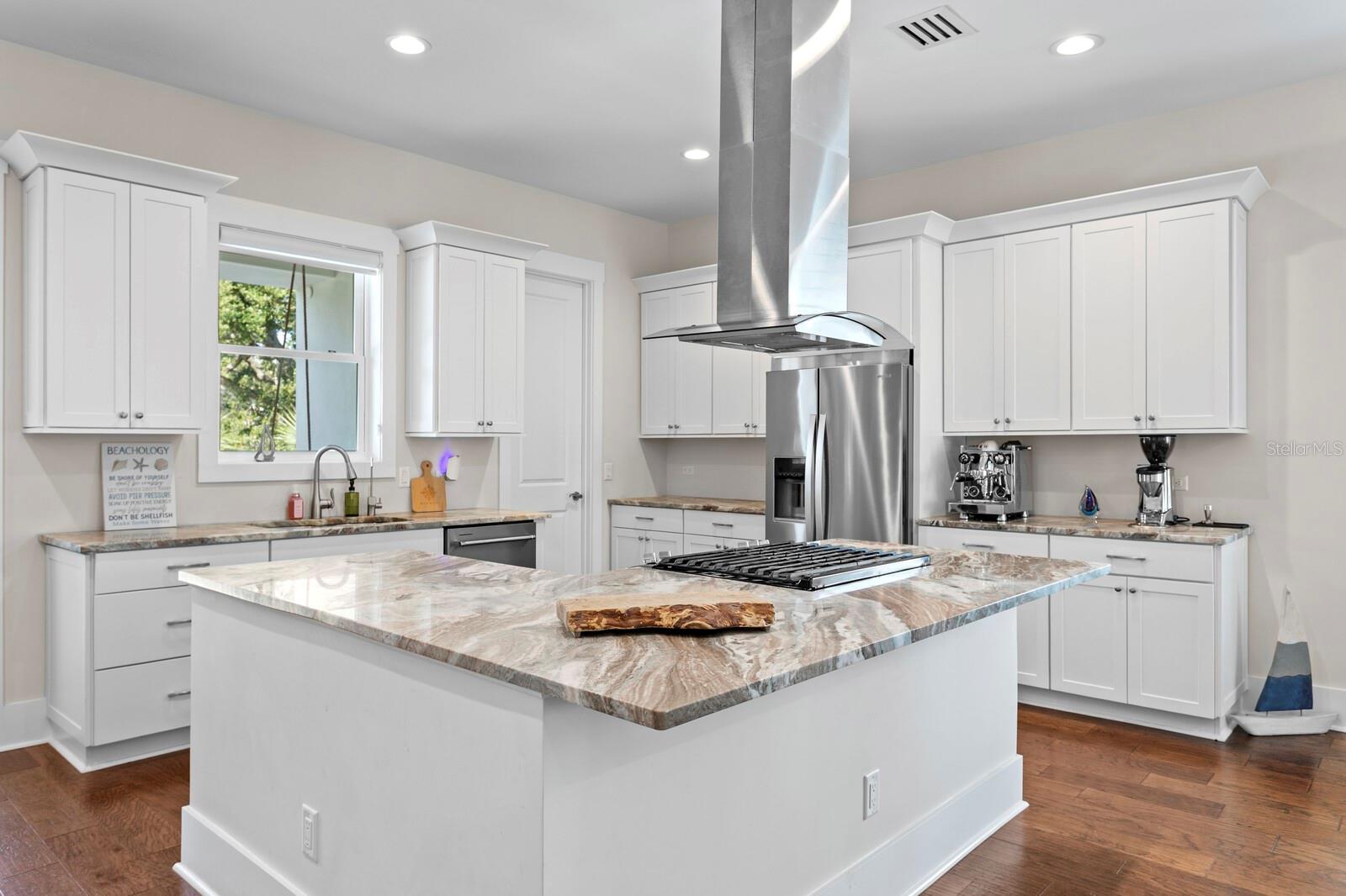 MIRA VISTA TWNHMS - Residential