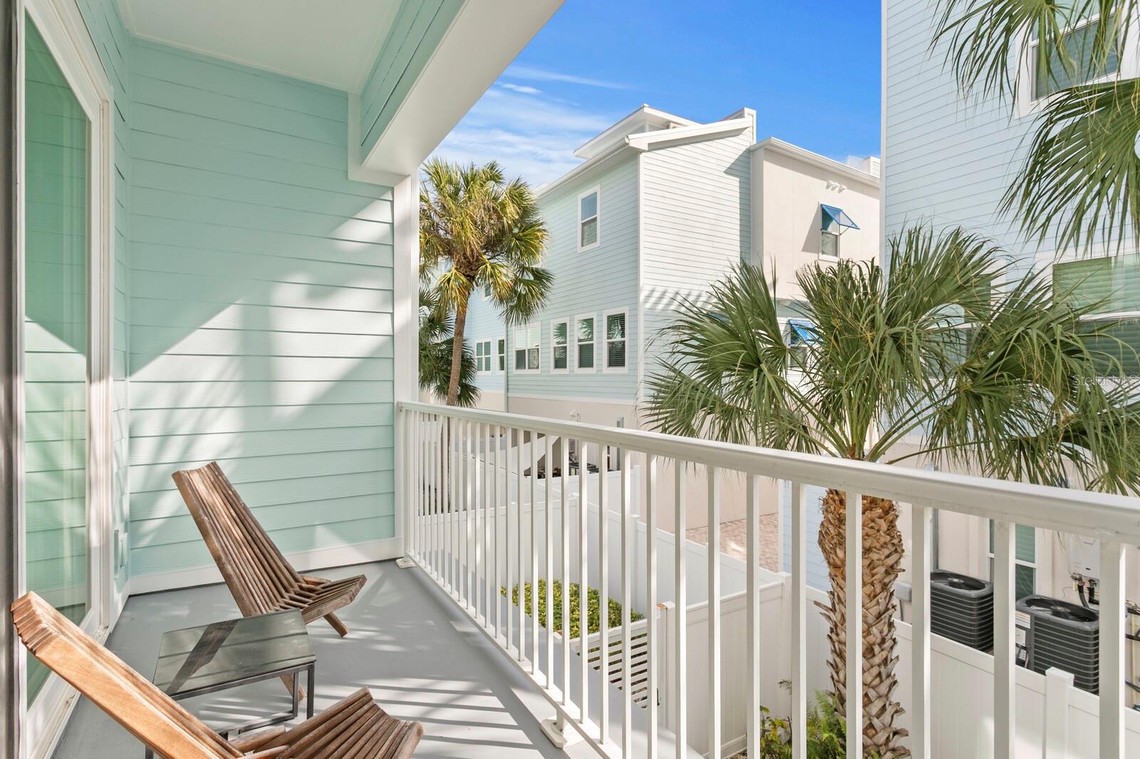 MIRA VISTA TWNHMS - Residential