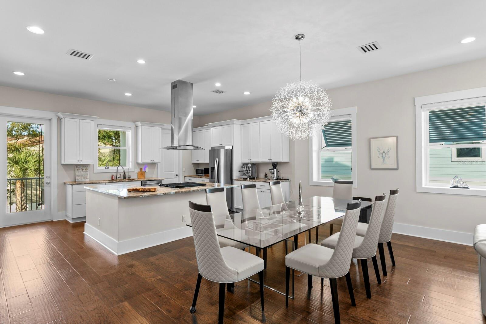 MIRA VISTA TWNHMS - Residential