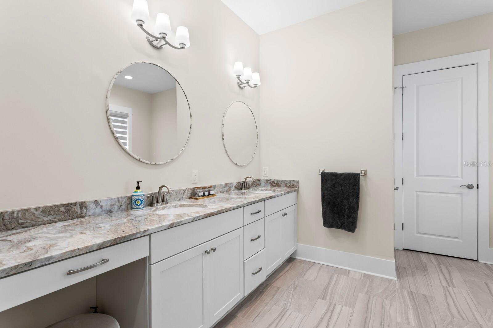 MIRA VISTA TWNHMS - Residential