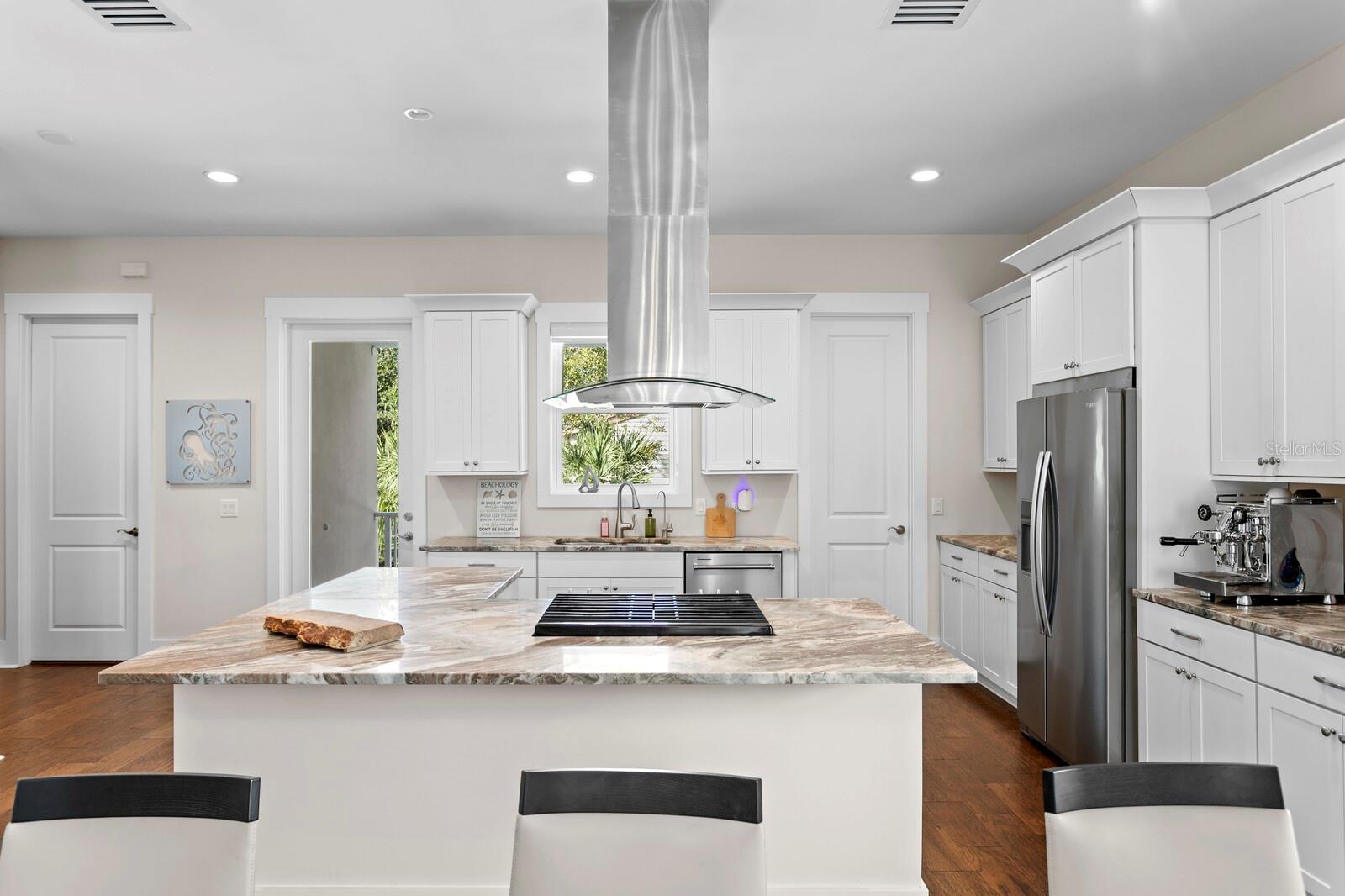 MIRA VISTA TWNHMS - Residential