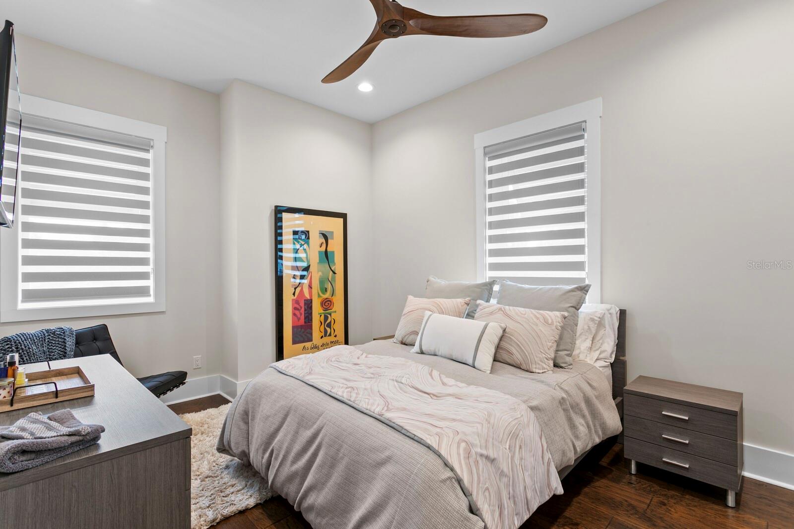 MIRA VISTA TWNHMS - Residential