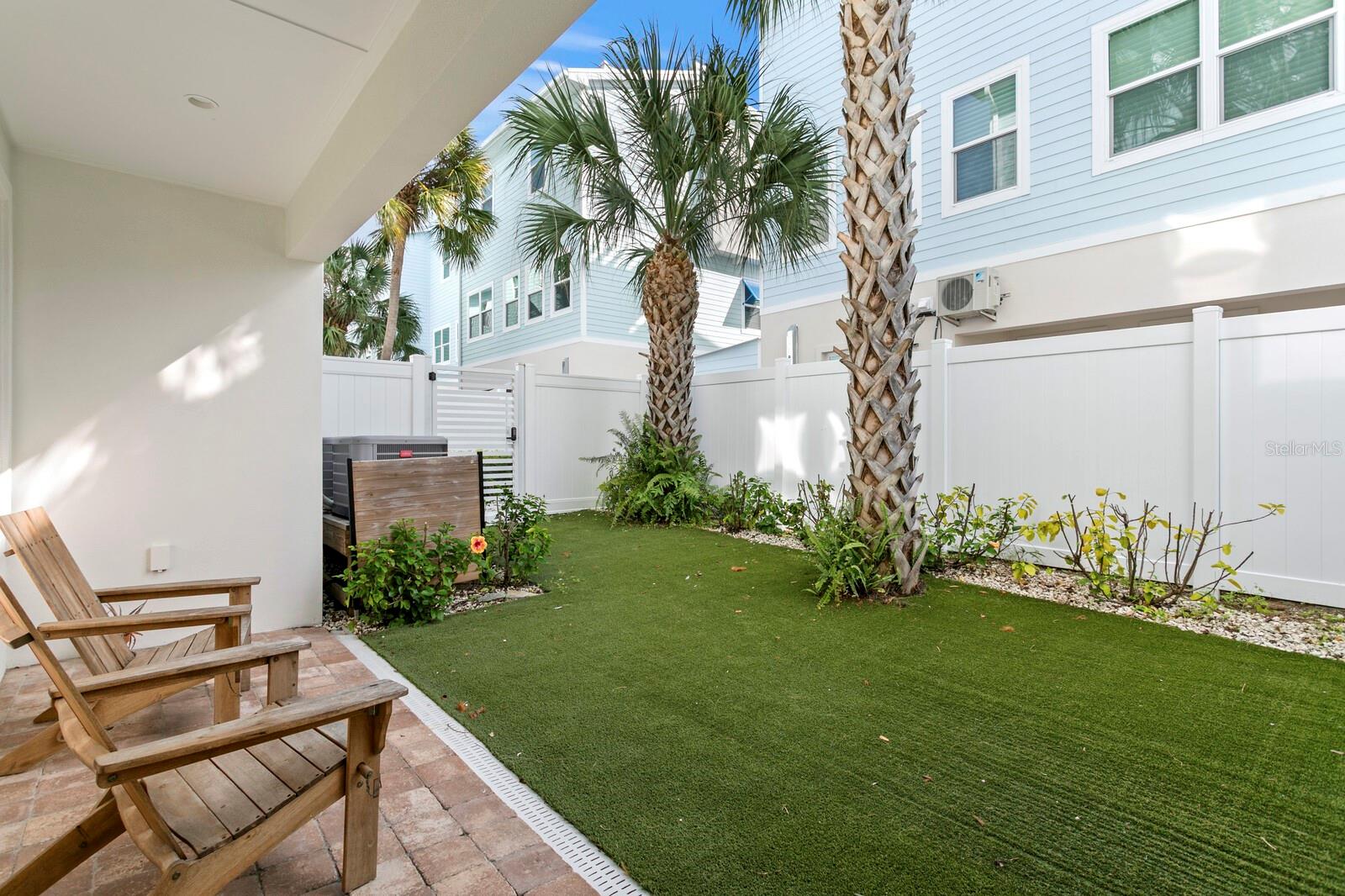 MIRA VISTA TWNHMS - Residential