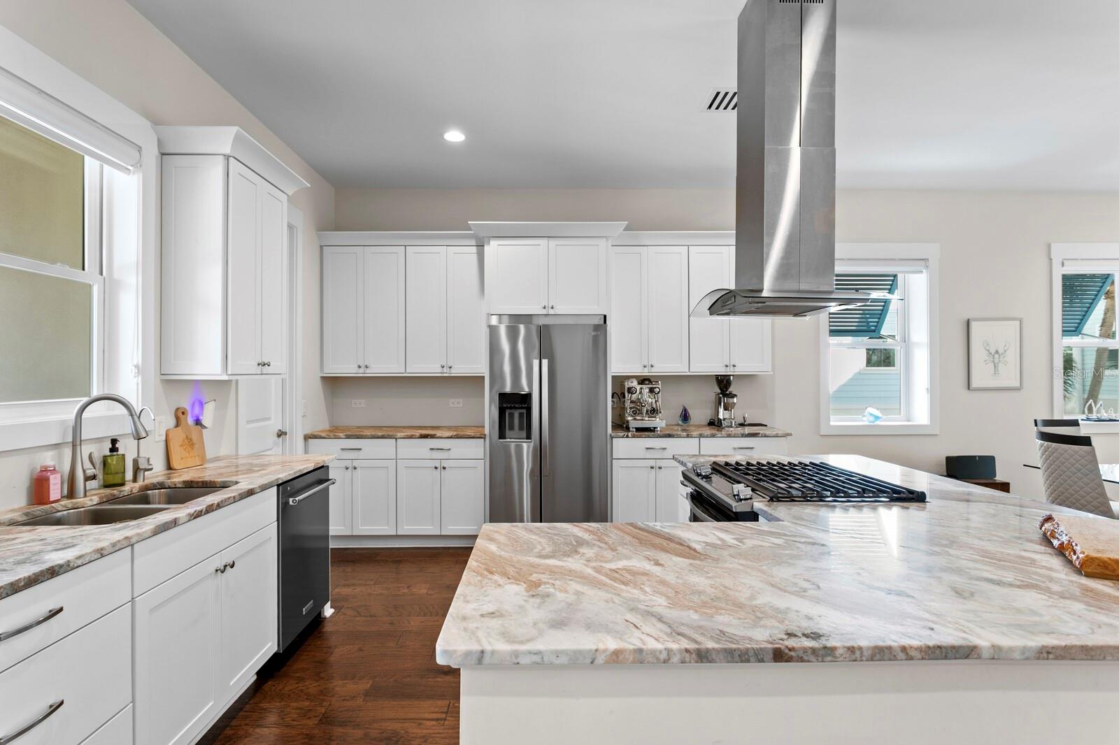 MIRA VISTA TWNHMS - Residential