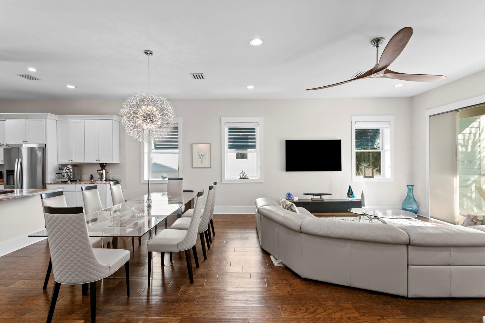 MIRA VISTA TWNHMS - Residential