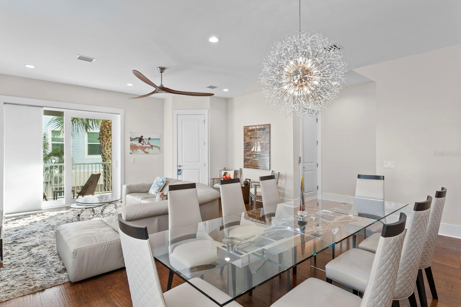 MIRA VISTA TWNHMS - Residential