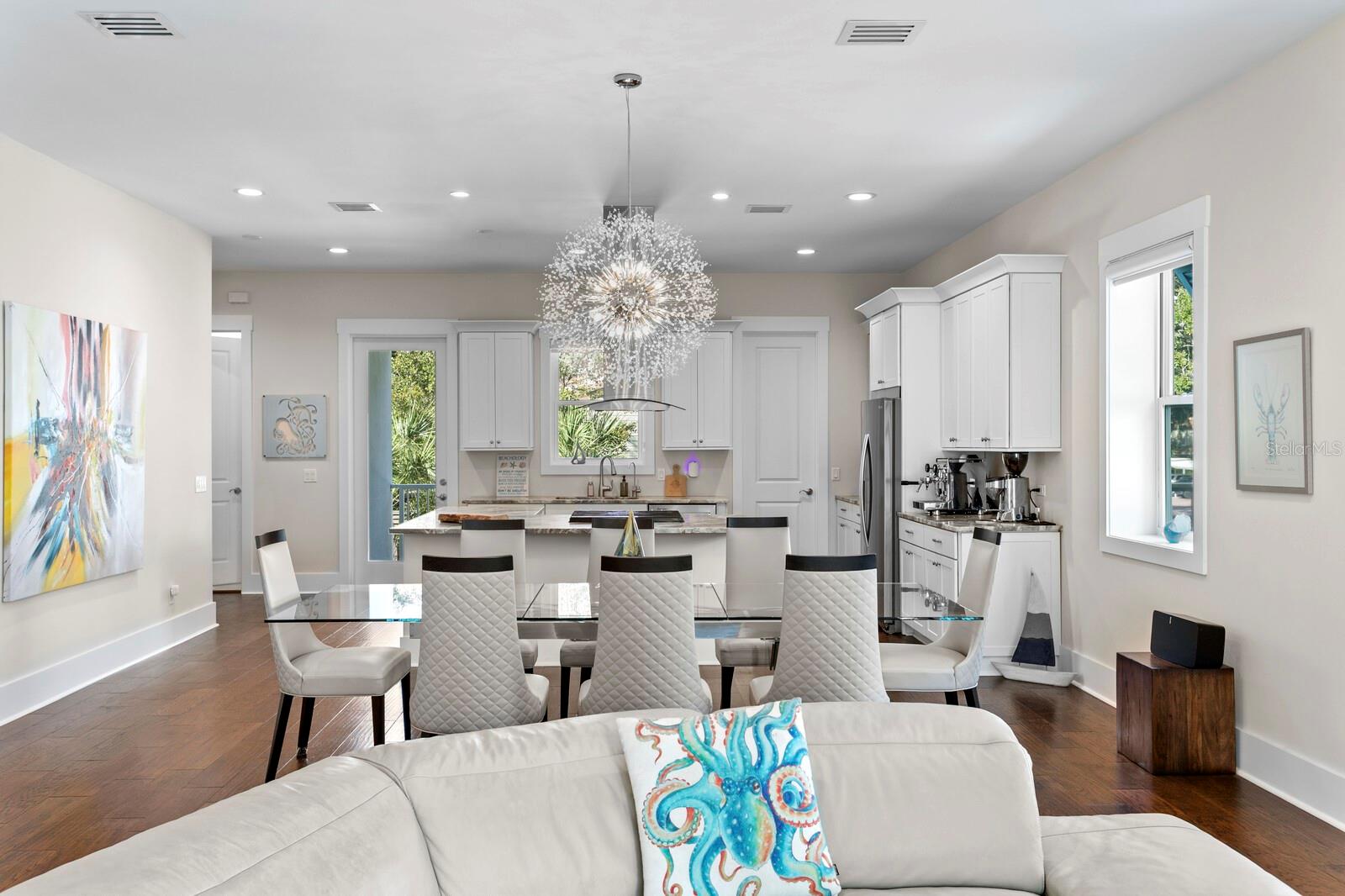 MIRA VISTA TWNHMS - Residential