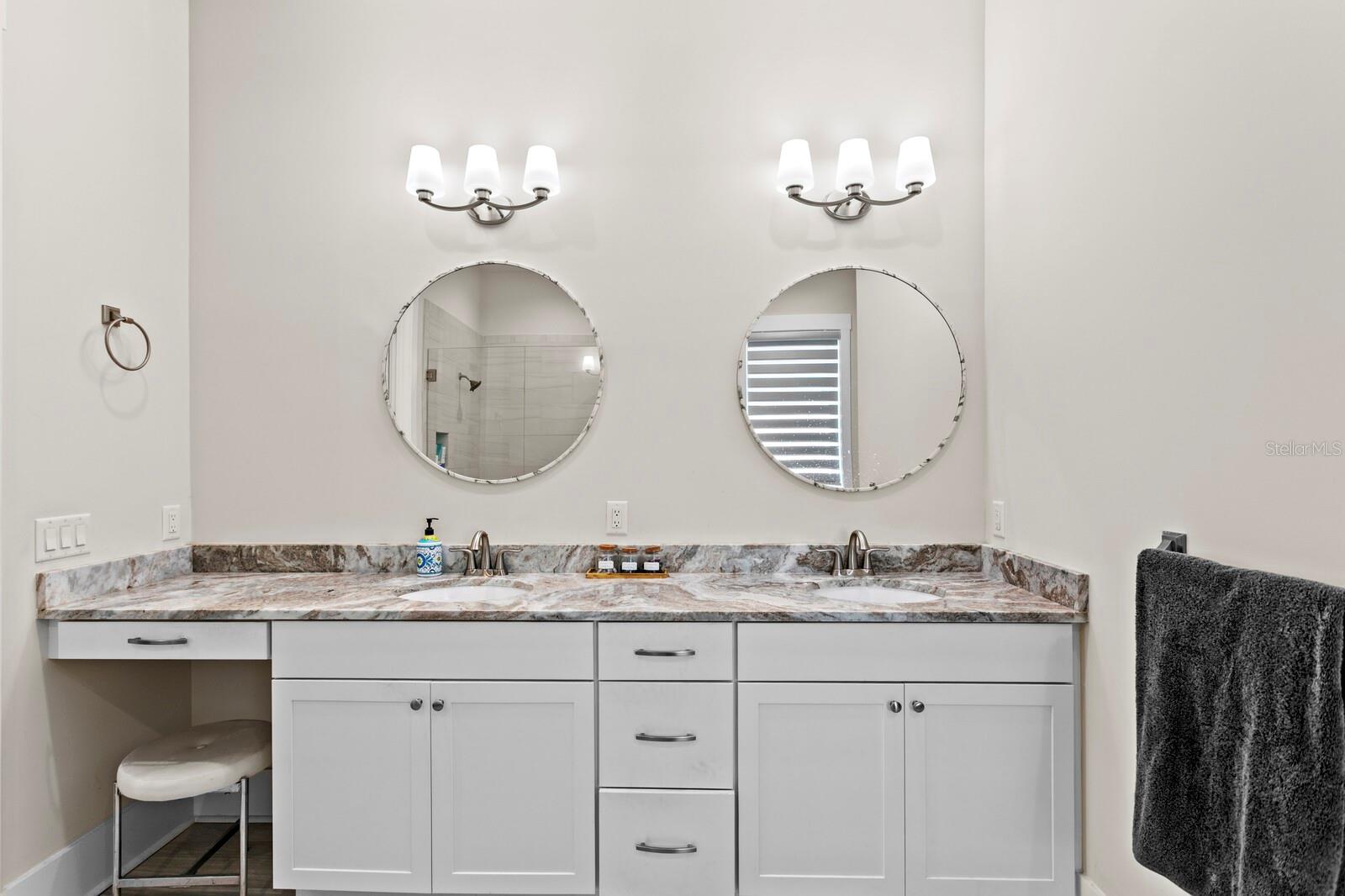 MIRA VISTA TWNHMS - Residential