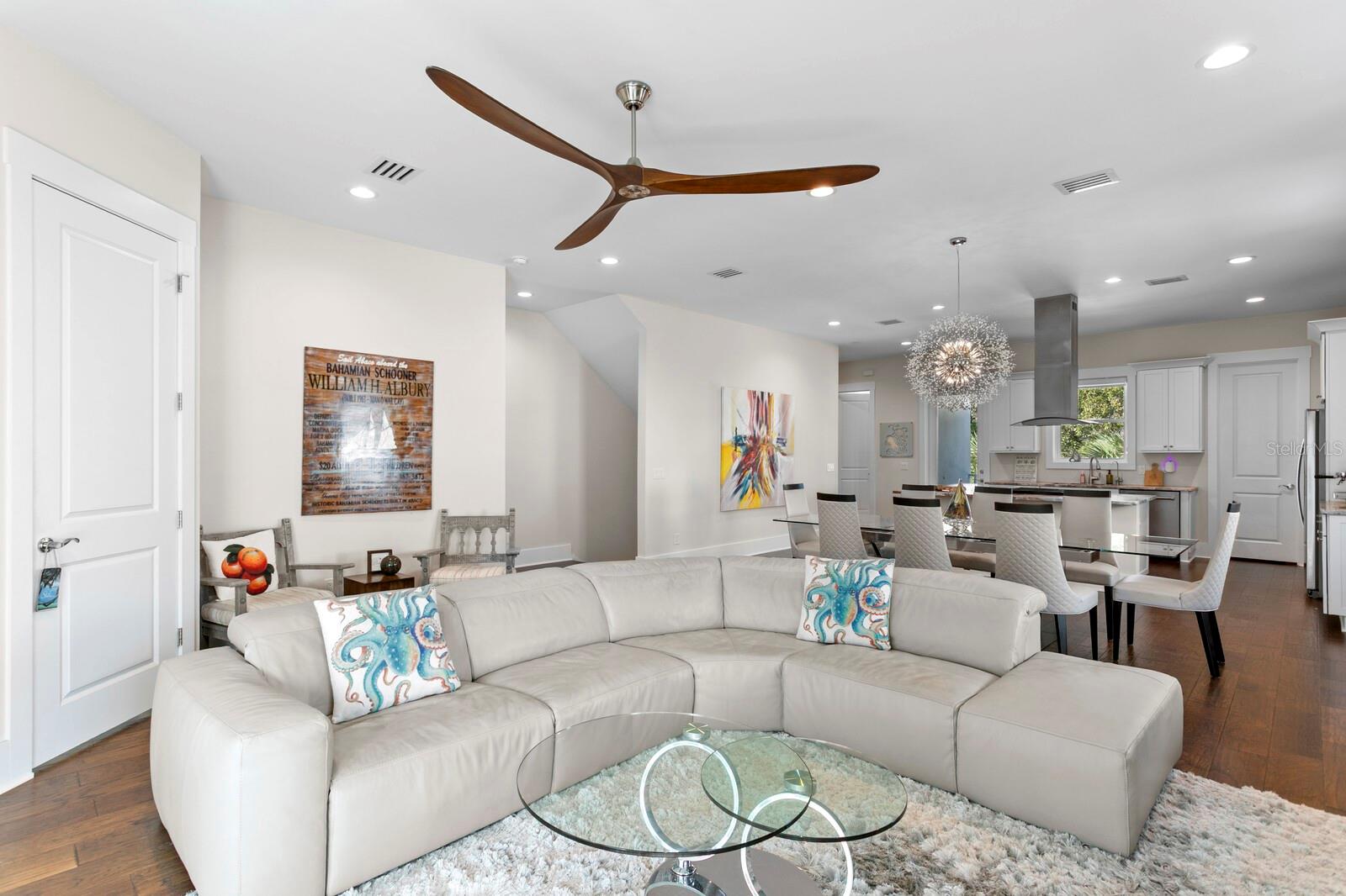 MIRA VISTA TWNHMS - Residential