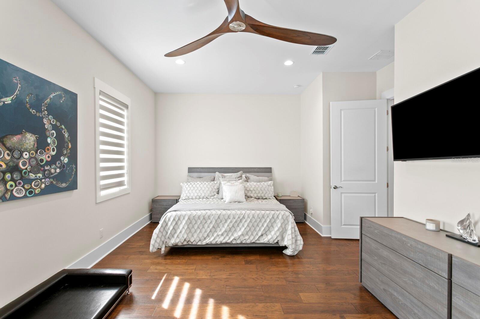 MIRA VISTA TWNHMS - Residential