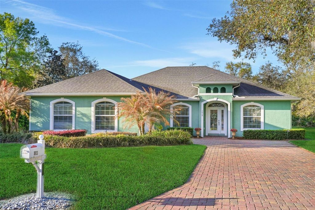 Photo of 1013 Old Cutler Road, Lake Wales, FL 33898 (MLS # O6394266)