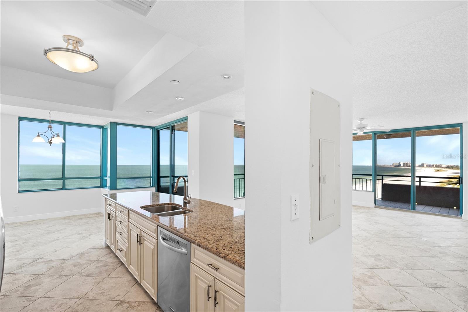 ULTIMAR ONE CONDO - Residential