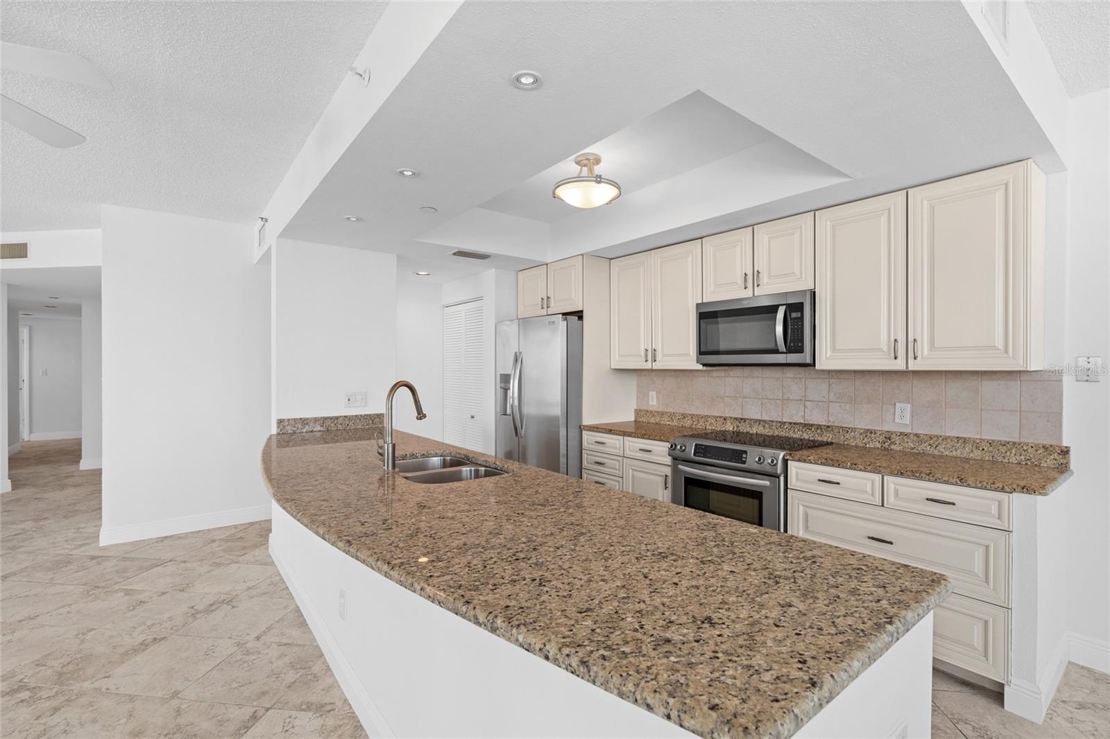 ULTIMAR ONE CONDO - Residential