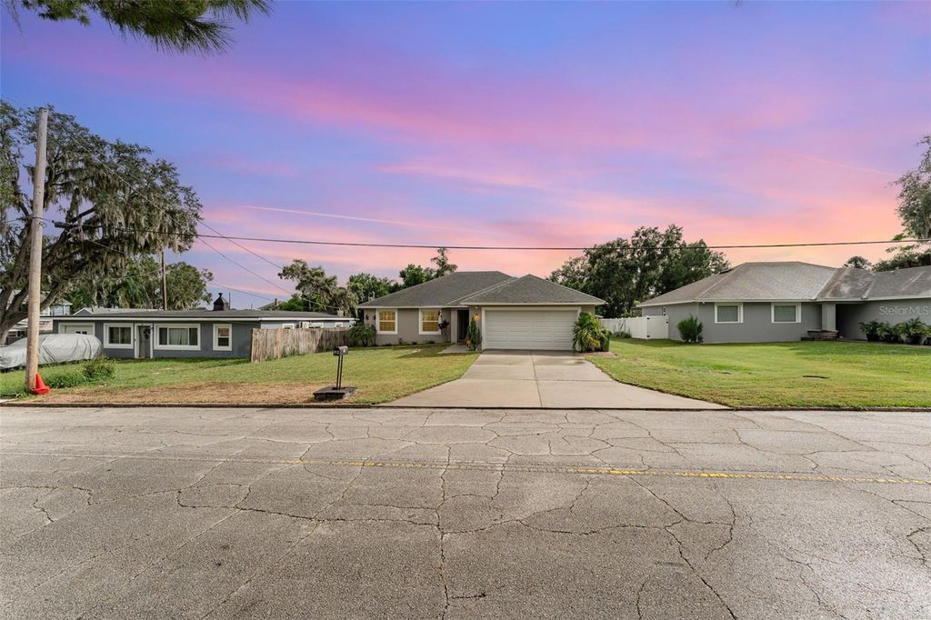 Photo of 912 Avenue F NE, Winter Haven, FL 33881 (MLS # L4956304)