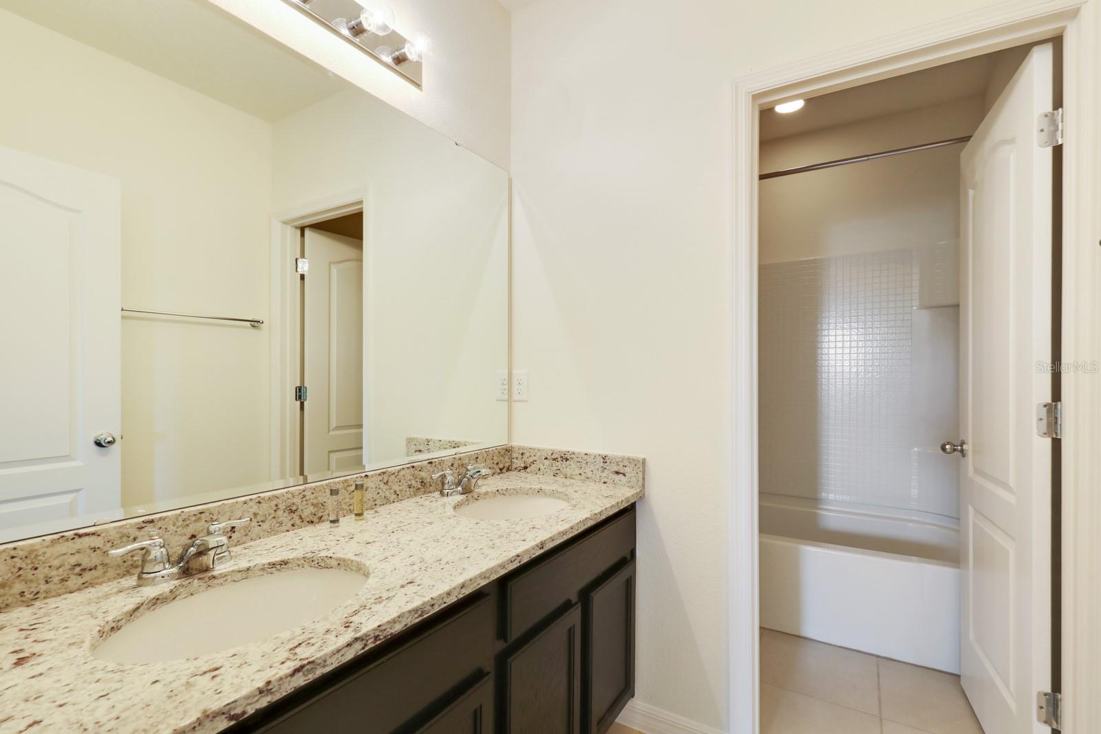 OAKMONT PH 01 - Residential
