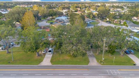 A home in LAKELAND