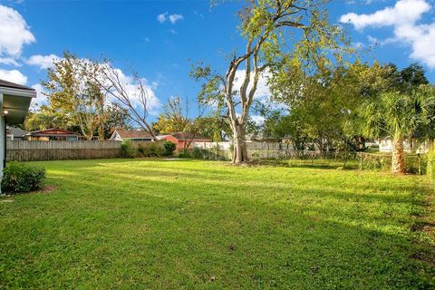 A home in LAKELAND