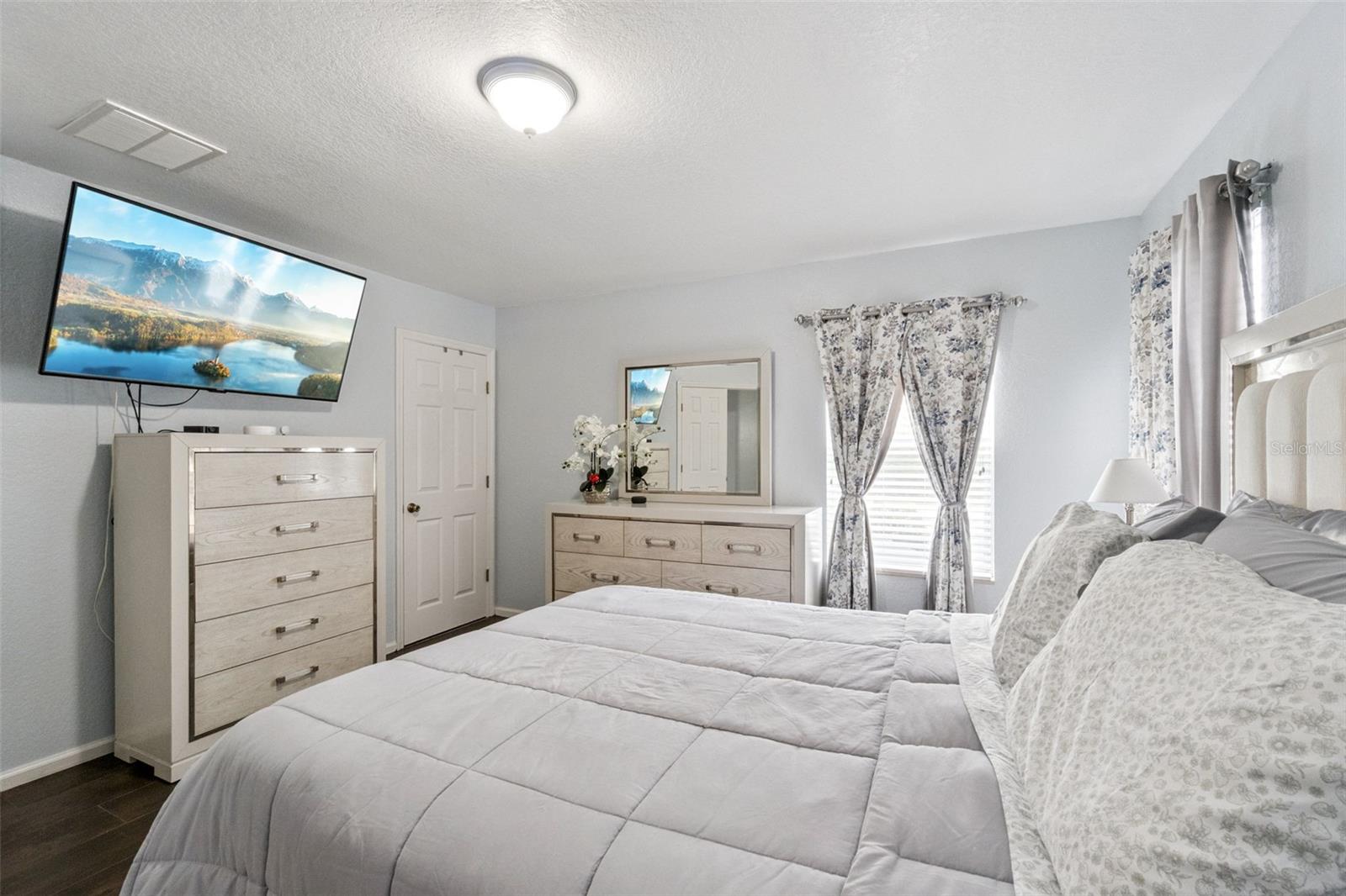 TRAFALGAR VILLAGE PH 2 - Residential