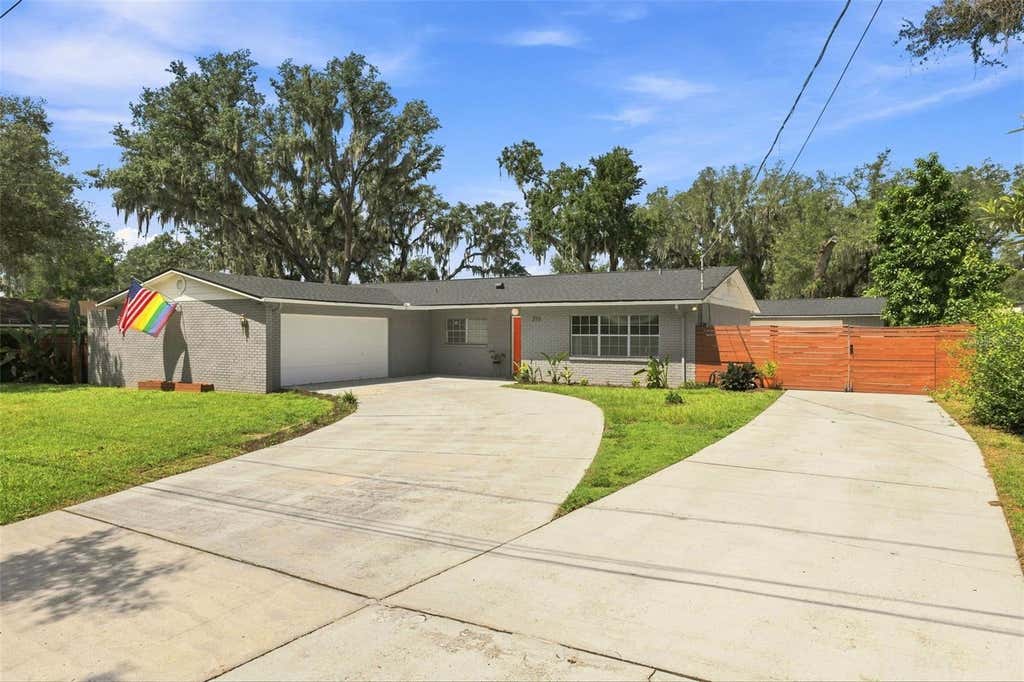Photo of 216 Amana Avenue, Brandon, FL 33510 (MLS # TB8538869)