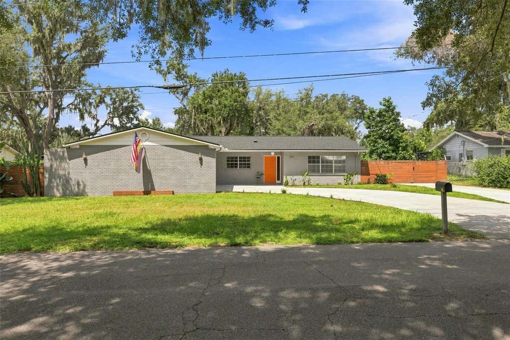Photo of 216 Amana Avenue, Brandon, FL 33510 (MLS # TB8538869)