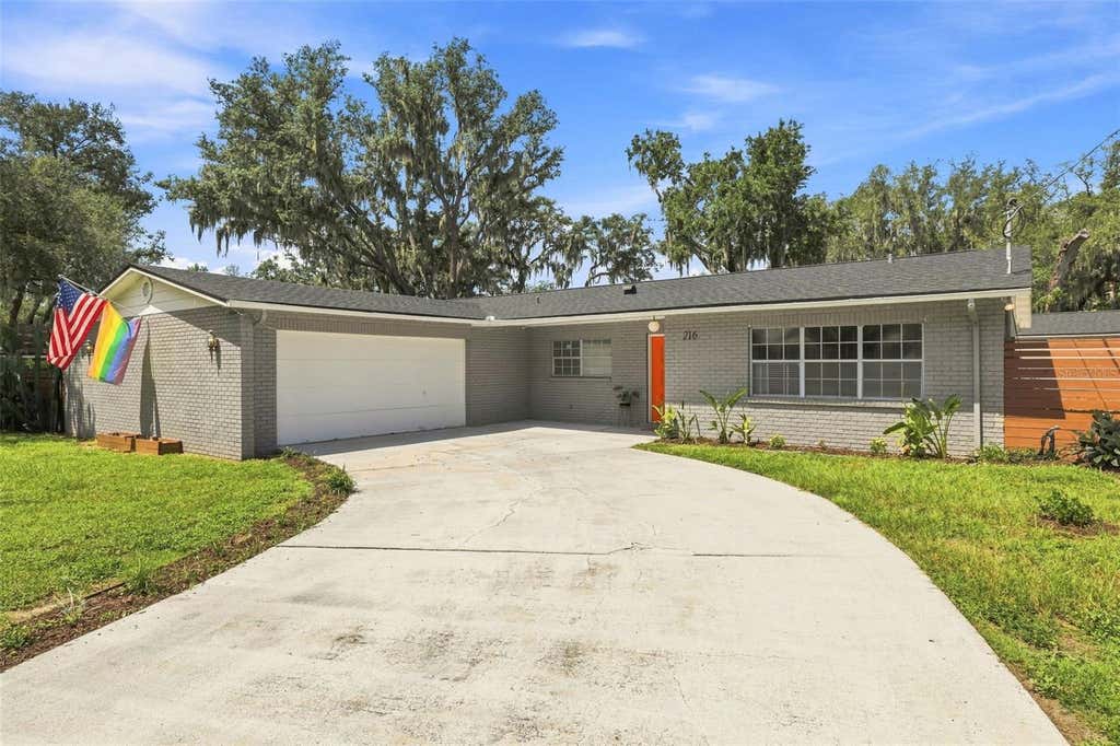 Photo of 216 Amana Avenue, Brandon, FL 33510 (MLS # TB8538869)