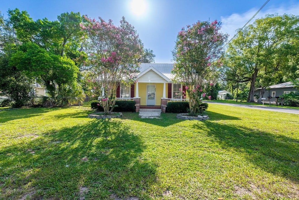 Photo of 404 NE 2nd Street, Trenton, FL 32693 (MLS # GC541939)