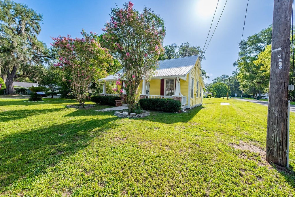 Photo of 404 NE 2nd Street, Trenton, FL 32693 (MLS # GC541939)