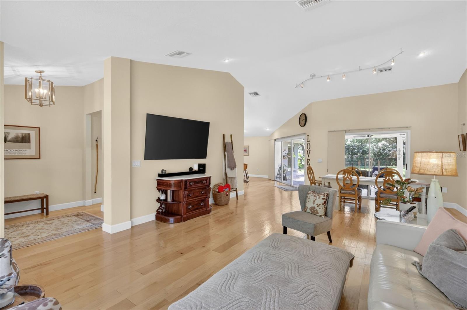 LAKE JOANNA ESTATES - Residential