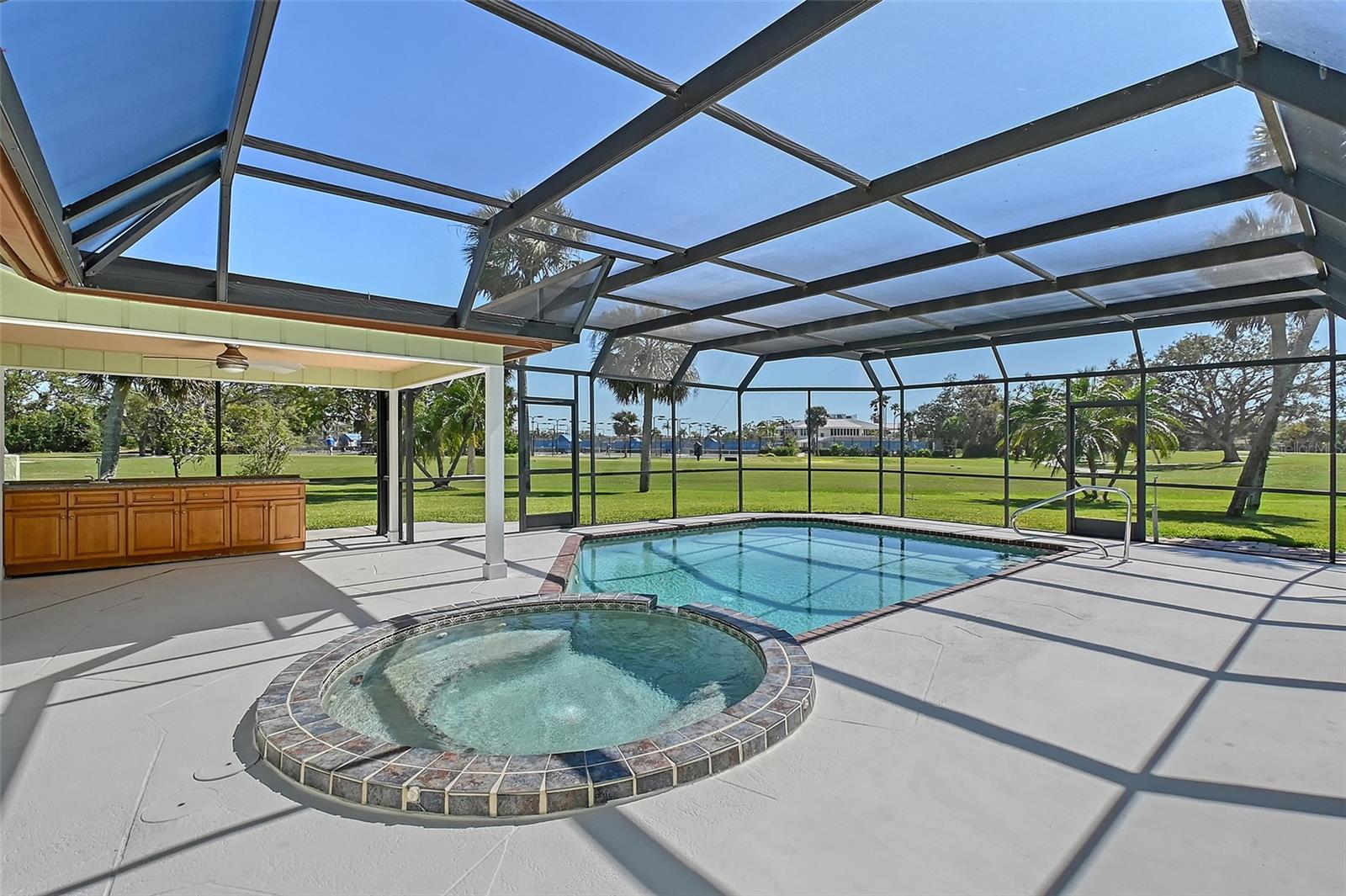 COUNTRY CLUB OF SARASOTA THE - Residential