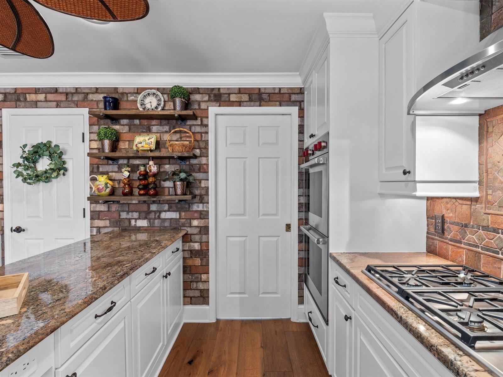 BELLEAIR ESTATES - Residential