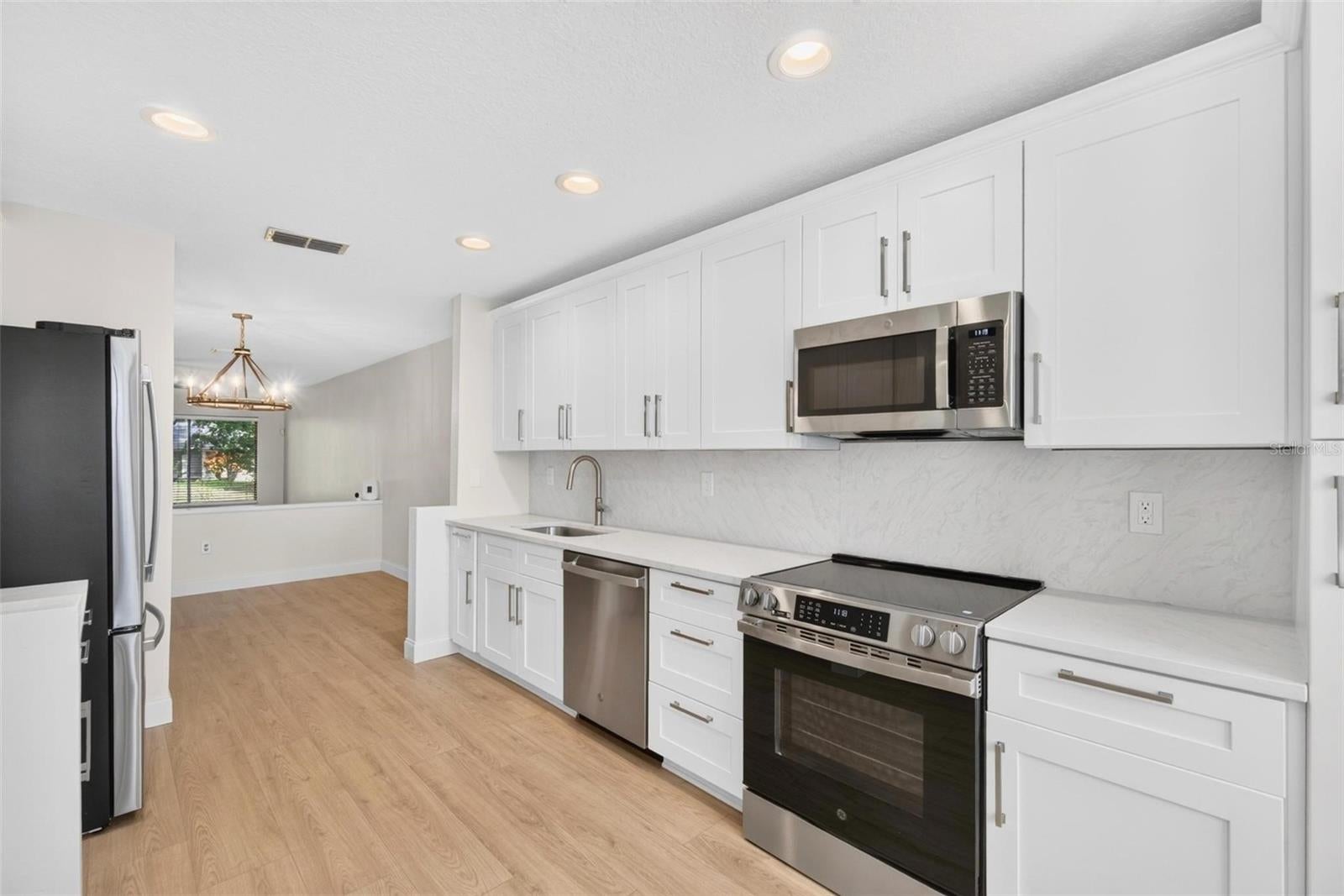 456 LAKEVIEW DRIVE 5