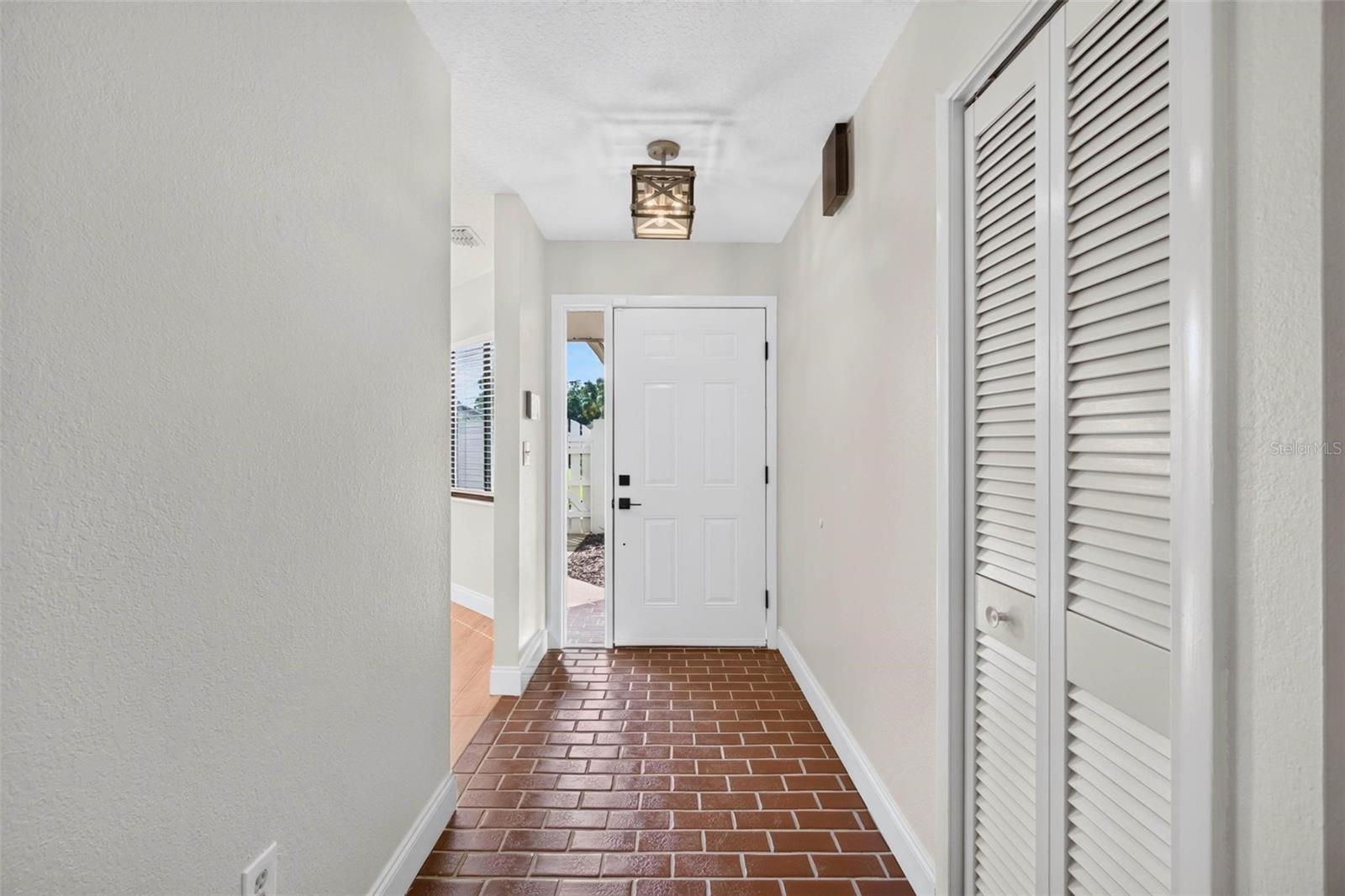 456 LAKEVIEW DRIVE 5