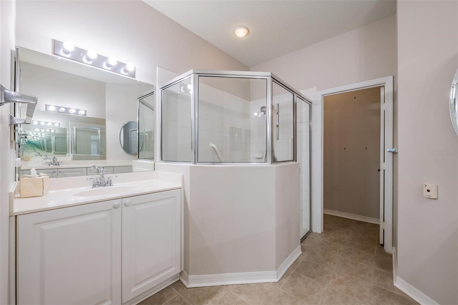 ASTON VILLAS - Residential