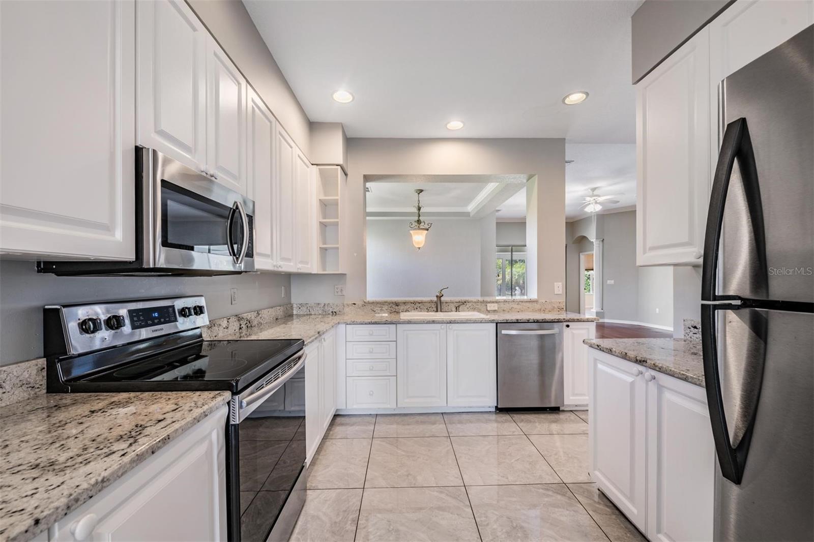 ASTON VILLAS - Residential