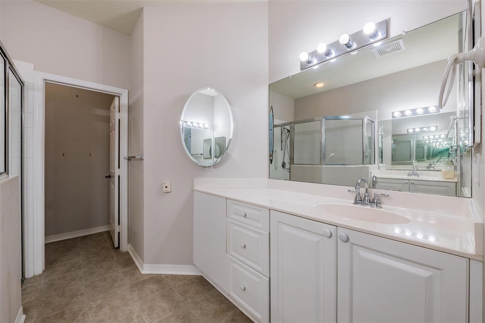 ASTON VILLAS - Residential