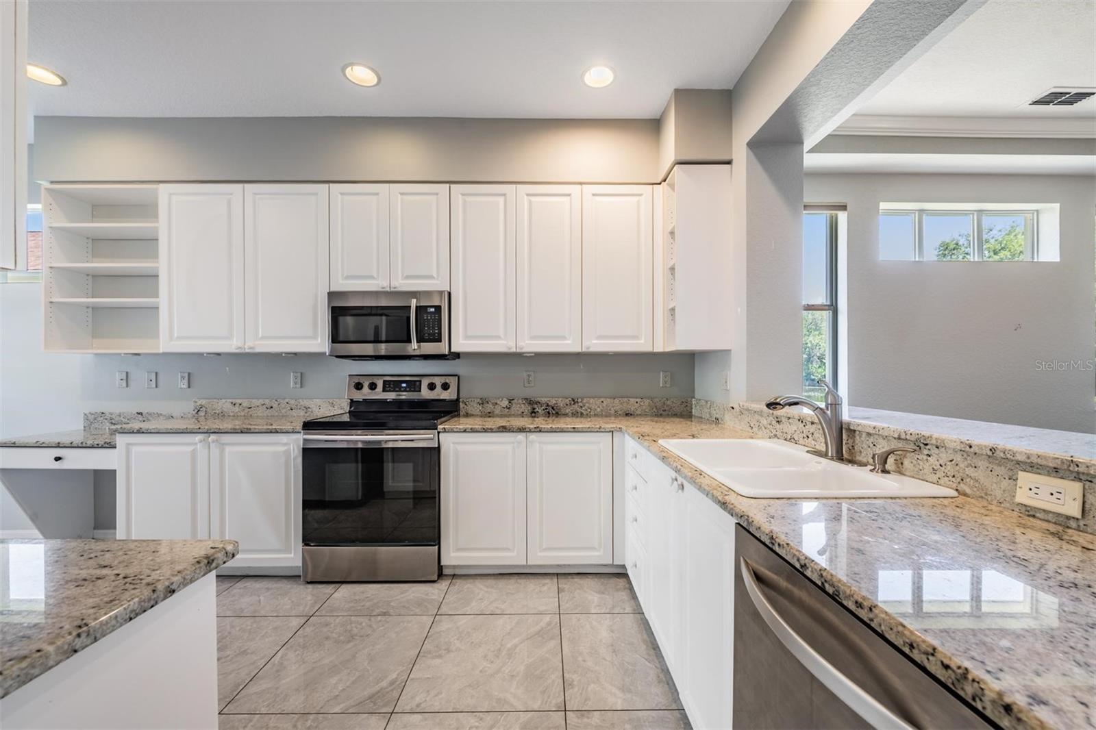 ASTON VILLAS - Residential