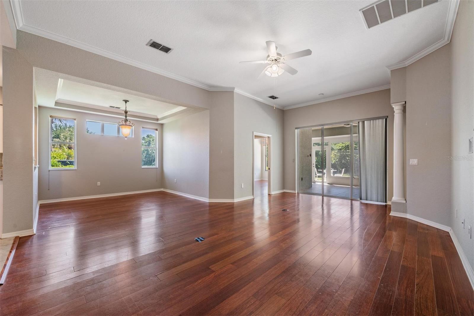 ASTON VILLAS - Residential