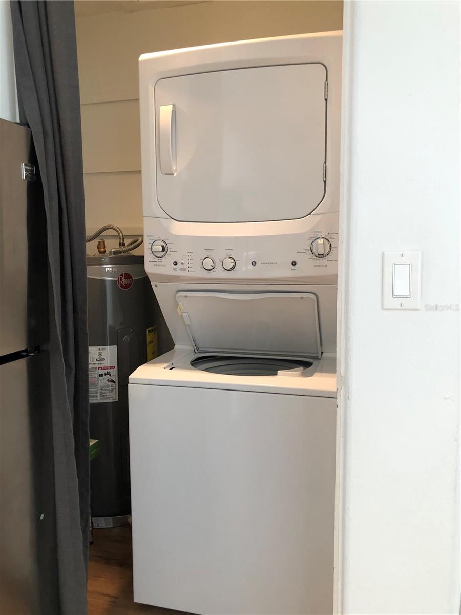 LAWNDALE - Residential Lease