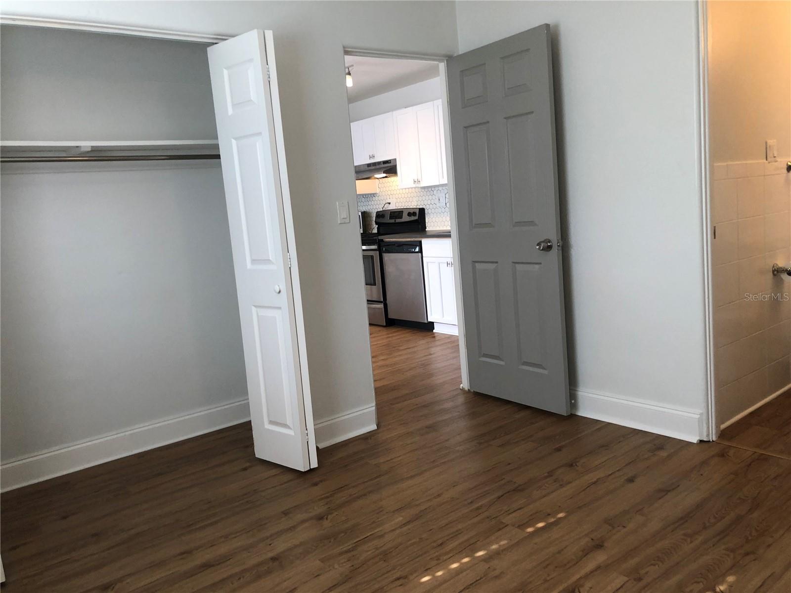 LAWNDALE - Residential Lease