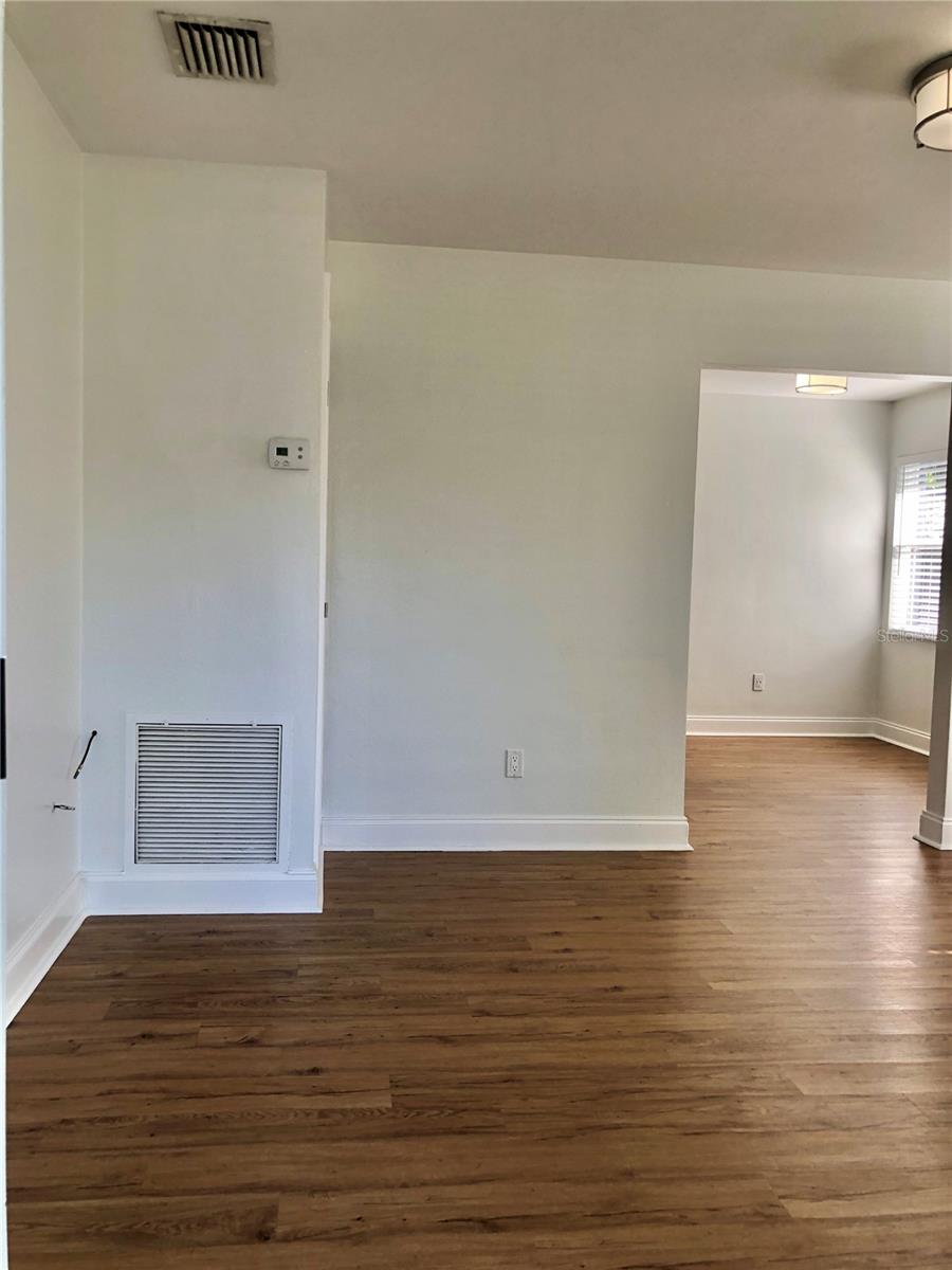 LAWNDALE - Residential Lease