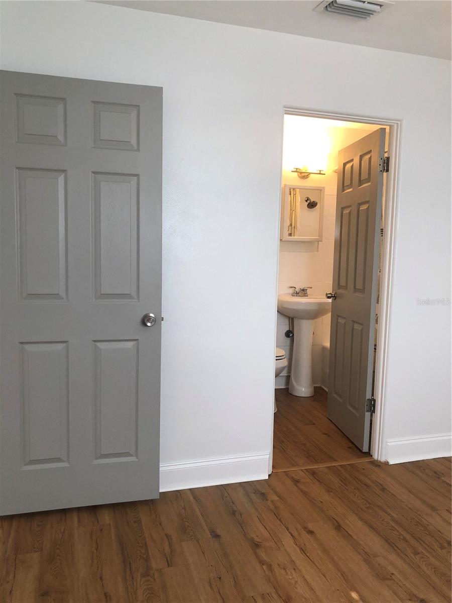 LAWNDALE - Residential Lease