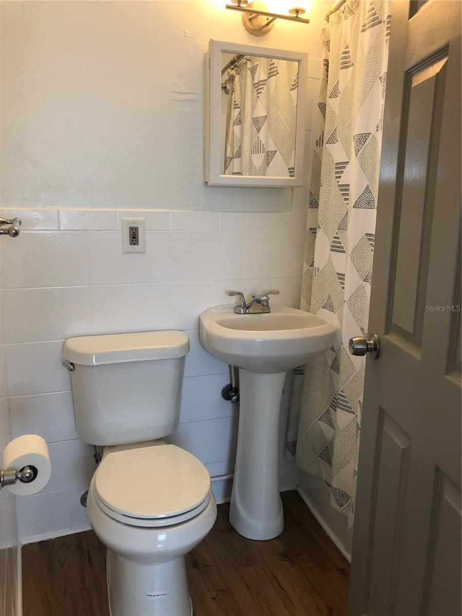 LAWNDALE - Residential Lease
