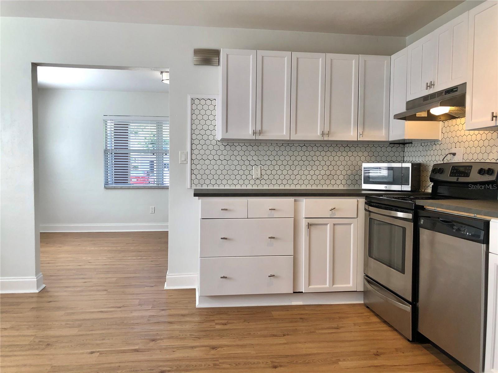 LAWNDALE - Residential Lease