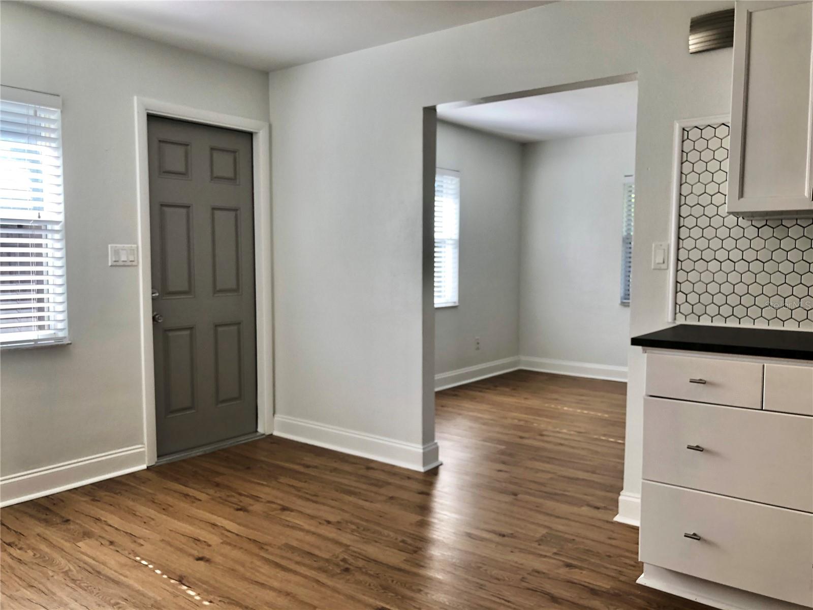 LAWNDALE - Residential Lease