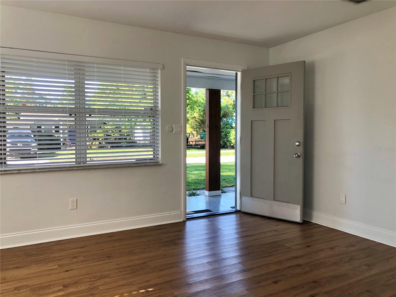 LAWNDALE - Residential Lease