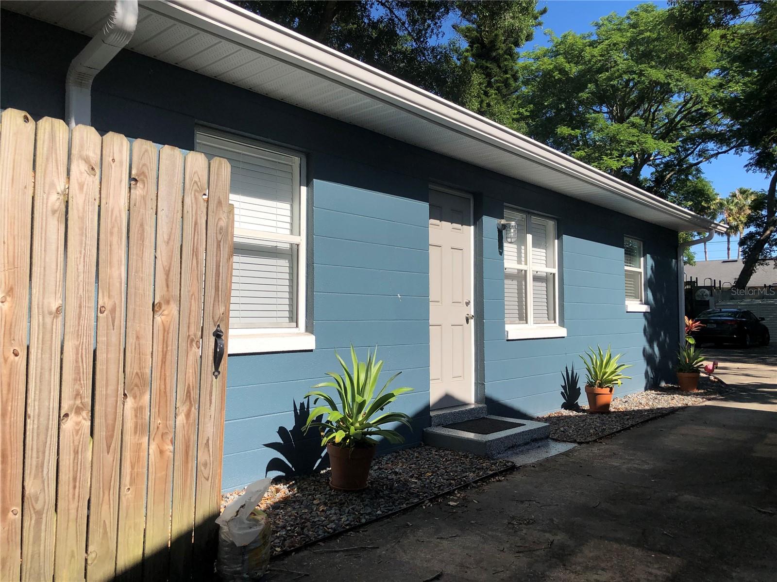 LAWNDALE - Residential Lease