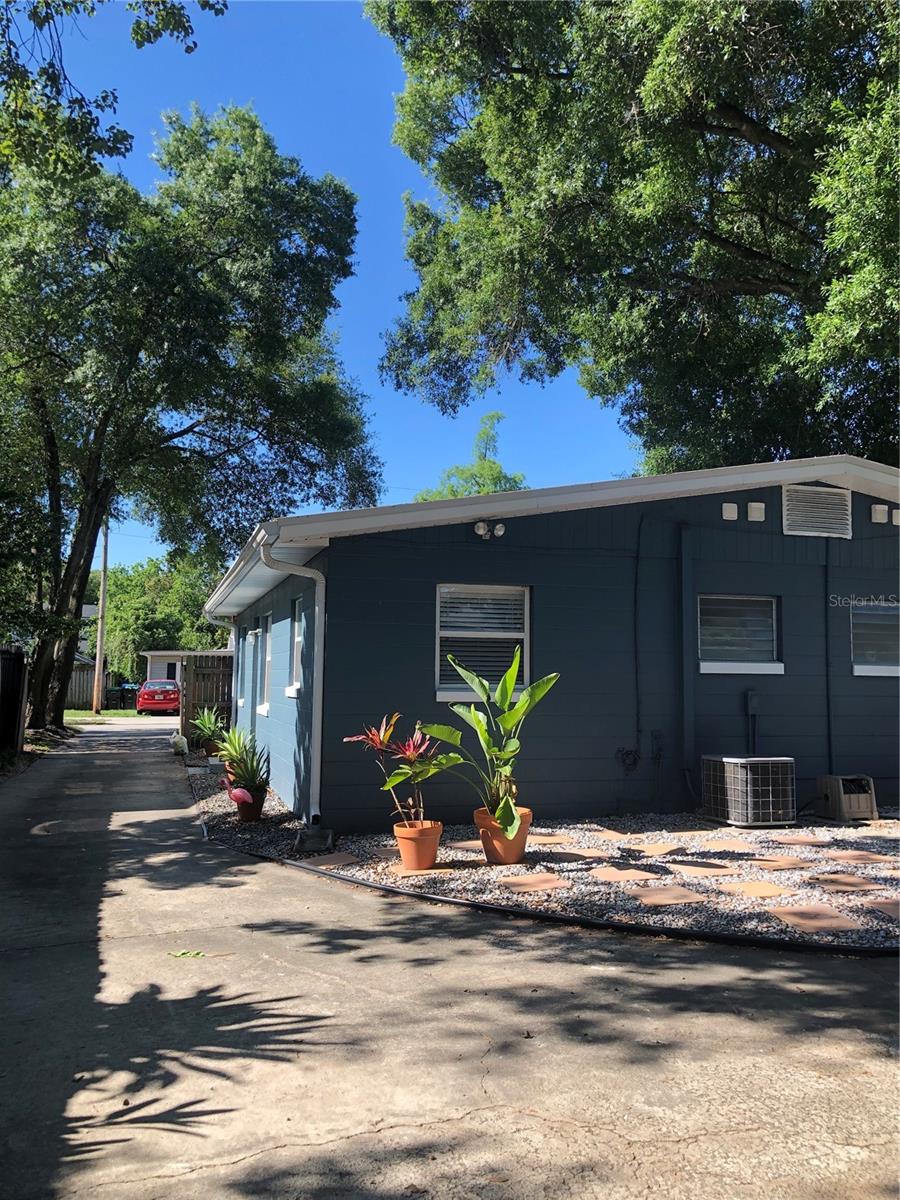LAWNDALE - Residential Lease